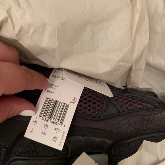 Yeezy Black 500 - Picture 1 of 5